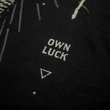 Kép 7/8 - KUMU Make Your Own Luck póló M